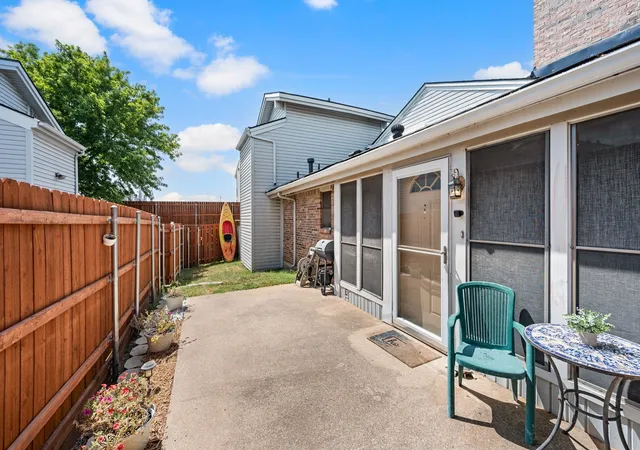 Listing Photo 5 - Condo for sale in building located at 2541 Shady Ridge Dr, Bedford, TX 76021 - Unit #C