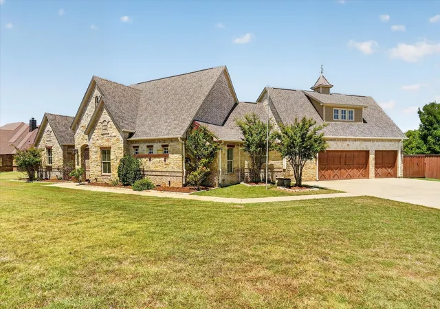 Photo 3 of Single family home for sale at 100 Canyon Ridge Trl, Aledo, TX 76008 | MLS# 21360012 | Listing updated on 2026-09-11