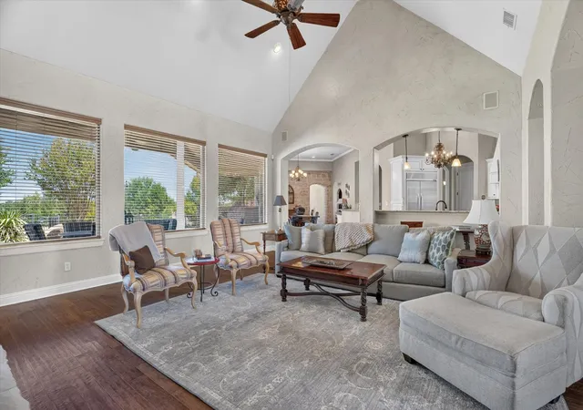 Photo 4 of Single family home for sale at 100 Canyon Ridge Trl, Aledo, TX 76008 | MLS# 21360012 | Listing updated on 2026-10-03