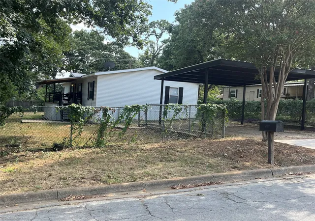 Photo 2 of Manufactured home for sale at 4322 Bradley Ln, Arlington, TX 76017 | MLS# 21356014 | Listing updated on 2026-09-13