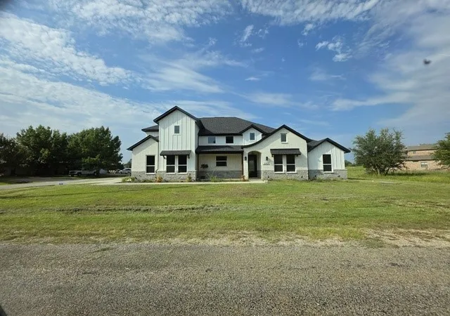 Photo 1 of Single family home for sale at 22103 Greenbriar Dr, Whitney, TX 76692 | MLS# 21360071 | Listing updated on 2026-09-11