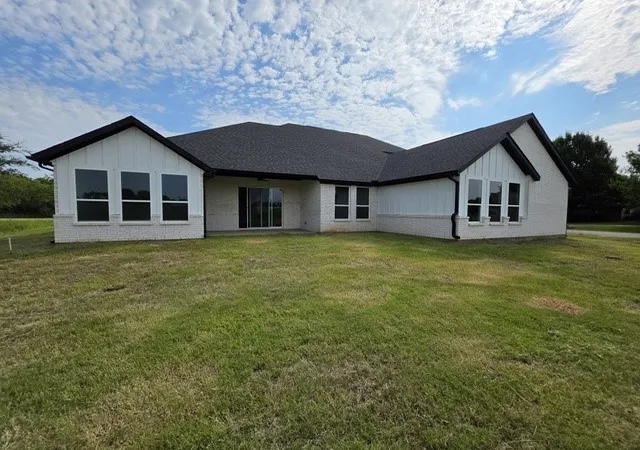 Photo 2 of Single family home for sale at 22103 Greenbriar Dr, Whitney, TX 76692 | MLS# 21360071 | Listing updated on 2026-09-11