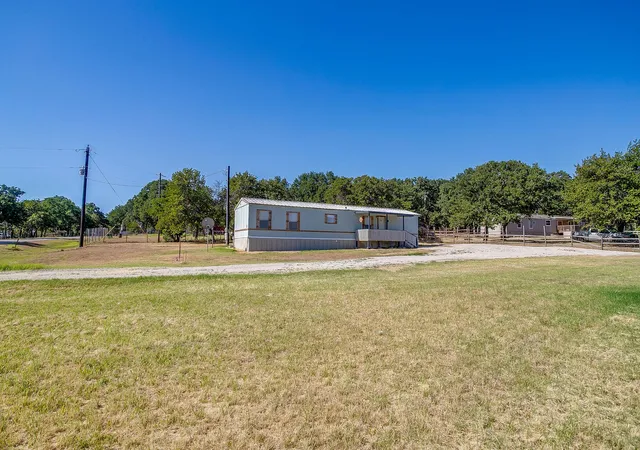 Photo 2 of Sale Pending at 173 Briar Oaks Dr, Azle, TX 76020 | MLS# 21360081 | Listing updated on 2026-09-17