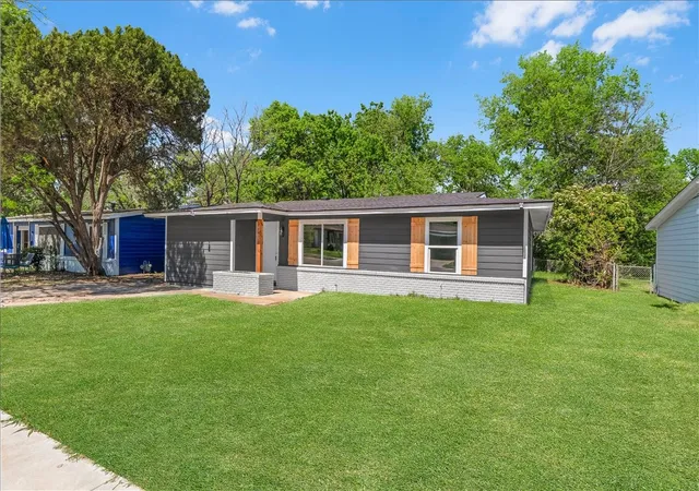 Photo 1 of Sale Pending at 4505 Quails Ln, Fort Worth, TX 76119 | MLS# 21360113 | Listing updated on 2026-09-30