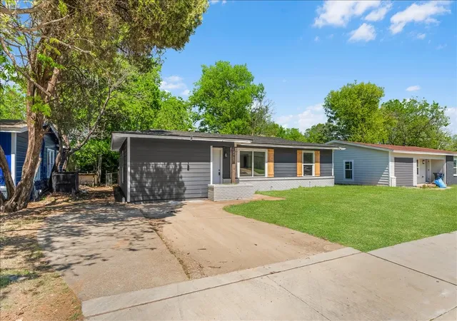 Photo 2 of Sale Pending at 4505 Quails Ln, Fort Worth, TX 76119 | MLS# 21360113 | Listing updated on 2026-09-30
