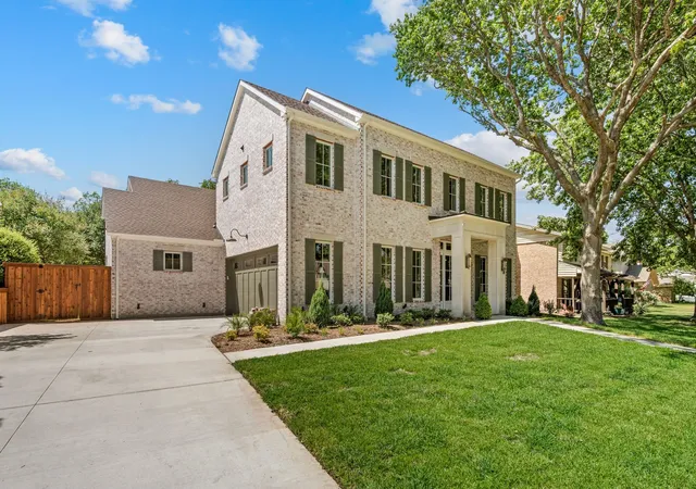 Photo 2 of Sale Pending at 2105 Flat Creek Dr, Richardson, TX 75080 | MLS# 21359953 | Listing updated on 2026-09-13