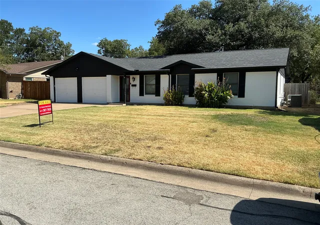Photo 2 of Single family home for sale at 136 Jill Ann Dr, Burleson, TX 76028 | MLS# 21358602 | Listing updated on 2026-09-10