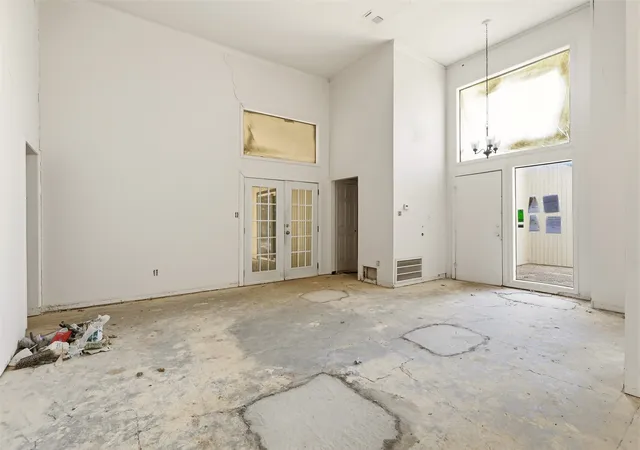 Photo 3 of Single family home for sale at 2700 Shadow Wood Ct, Arlington, TX 76006 | MLS# 21358338 | Listing updated on 2026-09-14