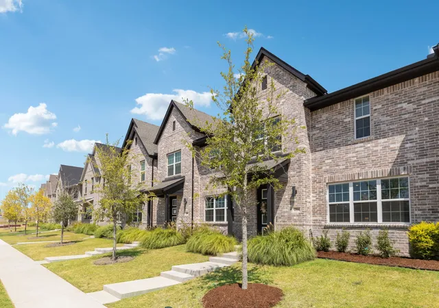 Photo 3 of Townhouse for sale at 2504 Red Tailed Hawk Ln, Mc Kinney, TX 75071 | MLS# 21354137 | Listing updated on 2026-09-14