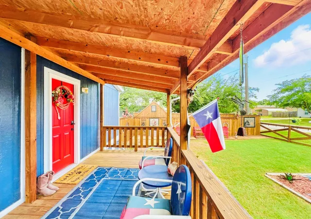 Photo 2 of Single family home for sale at 1652 Gale Dr, Azle, TX 76020 | MLS# 21360201 | Listing updated on 2026-09-14