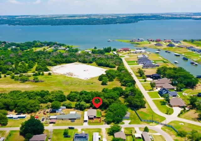 Photo 3 of Single family home for sale at 1652 Gale Dr, Azle, TX 76020 | MLS# 21360201 | Listing updated on 2026-09-14
