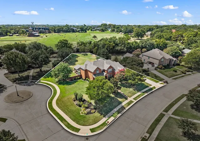 Photo 1 of Single family home for sale at 6609 Sapphire Cir S, Colleyville, TX 76034 | MLS# 21360101 | Listing updated on 2026-10-01