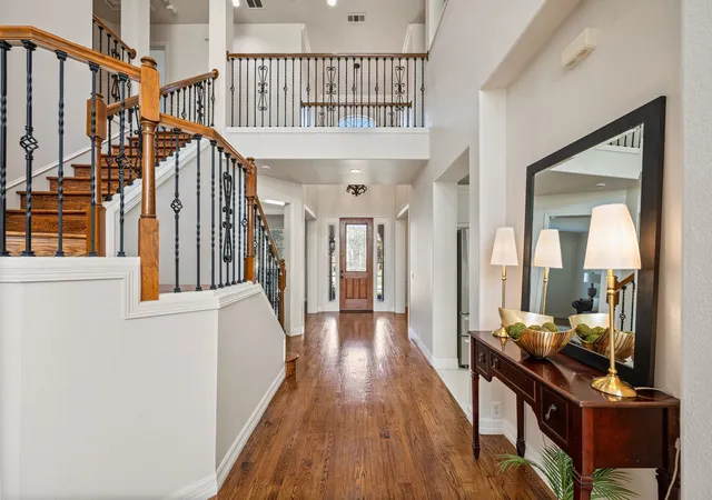 Photo 4 of Single family home for sale at 6609 Sapphire Cir S, Colleyville, TX 76034 | MLS# 21360101 | Listing updated on 2026-10-01