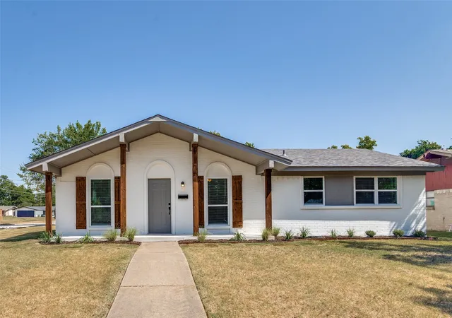 Photo 2 of Sale Pending at 748 Kingswood Ave, Richardson, TX 75080 | MLS# 21360243 | Listing updated on 2026-09-19
