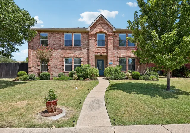 Photo 1 of Single family home for sale at 302 Wright Ave, Rockwall, TX 75032 | MLS# 21360157 | Listing updated on 2026-09-11