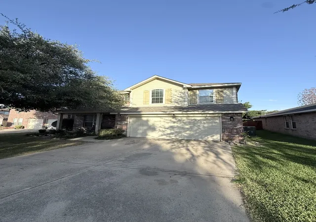 Photo 2 of Single family home for sale at 5620 Blanca Ct, Fort Worth, TX 76179 | MLS# 21358989 | Listing updated on 2026-09-14