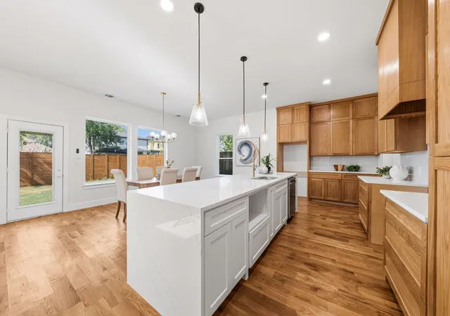 Photo 3 of Single family home for sale at 1919 Nomas St, Dallas, TX 75212 | MLS# 21360145 | Listing updated on 2026-09-13