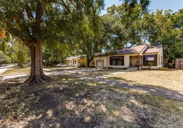 Photo 2 of Sale Pending at 3143 Hedgerow Dr, Dallas, TX 75235 | MLS# 21358620 | Listing updated on 2026-09-14