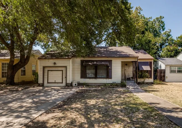 Photo 3 of Sale Pending at 3143 Hedgerow Dr, Dallas, TX 75235 | MLS# 21358620 | Listing updated on 2026-09-14