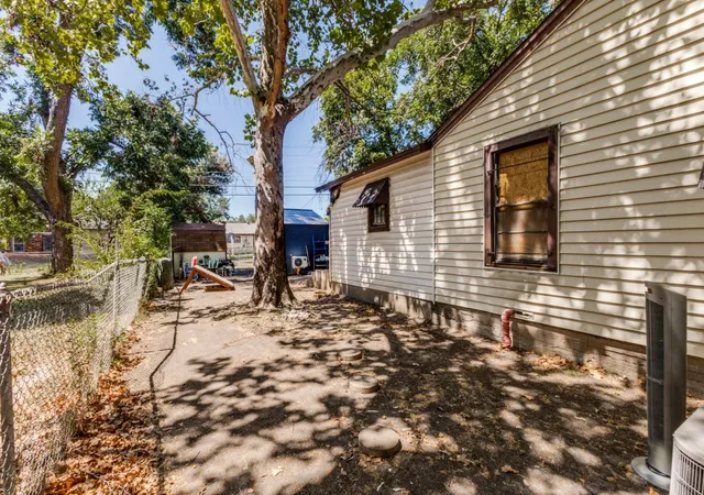 Photo 4 of Sale Pending at 3143 Hedgerow Dr, Dallas, TX 75235 | MLS# 21358620 | Listing updated on 2026-09-14