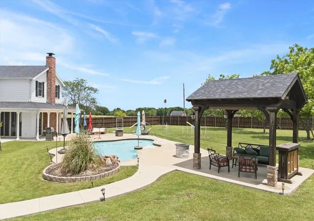 Photo 4 of House for sale at 14705 County Road 545, Nevada, TX 75173 | MLS# 21360269 | Listing updated on 2026-10-07