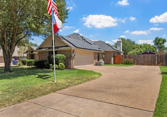 Photo 3 of Single family home for sale at 1308 Limestone Trl, Waco, TX 76712 | MLS# 21349682 | Listing updated on 2026-09-21