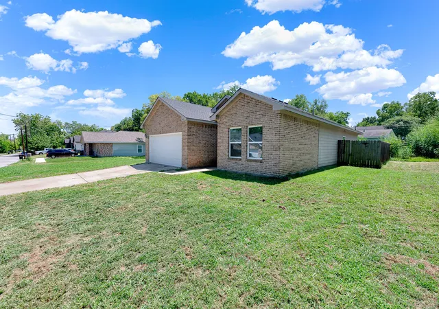Photo 2 of Single family home for sale at 1421 Jones St, Greenville, TX 75401 | MLS# 21359388 | Listing updated on 2026-09-13