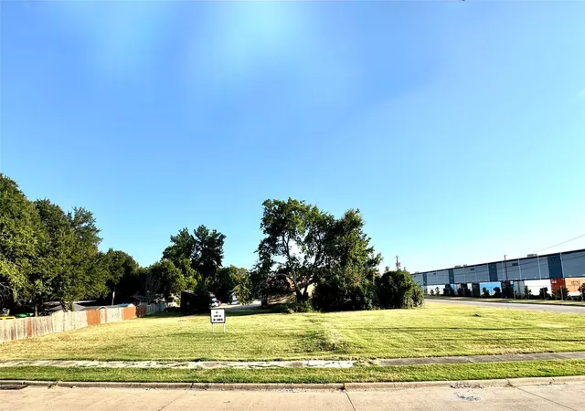 Photo 2 of Land for sale at 3734 Bayside Dr, Dallas, TX 75212 | MLS# 21360277 | Listing updated on 2026-09-11