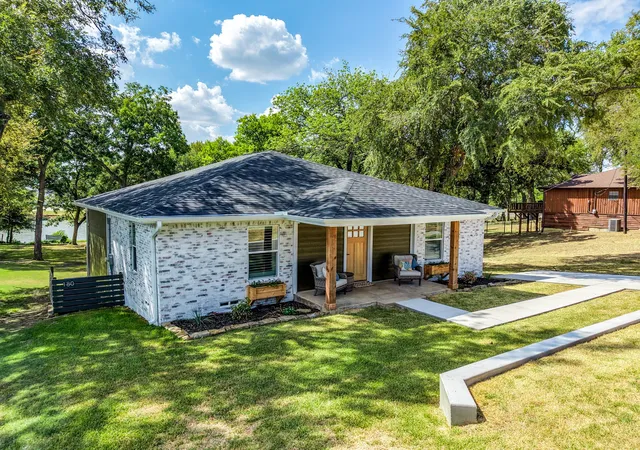 Photo 2 of Single family home for sale at 180 Shoreline Rd, Point, TX 75472 | MLS# 21357568 | Listing updated on 2026-10-06