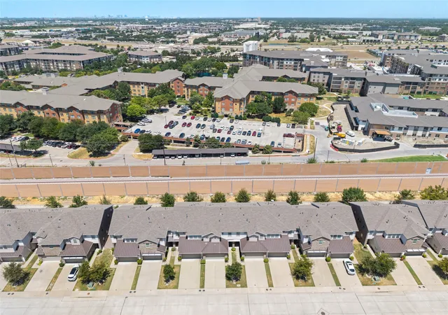 Townhouse for sale at 8169 Snapdragon Wy, Dallas, TX 75252 | MLS# 21358961