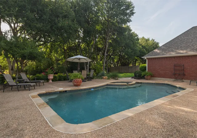 Photo 2 of Sale Pending at 619 Portofino Dr, Arlington, TX 76012 | MLS# 21357483 | Listing updated on 2026-09-10