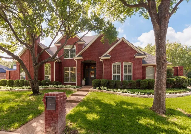 Photo 3 of Sale Pending at 619 Portofino Dr, Arlington, TX 76012 | MLS# 21357483 | Listing updated on 2026-09-10