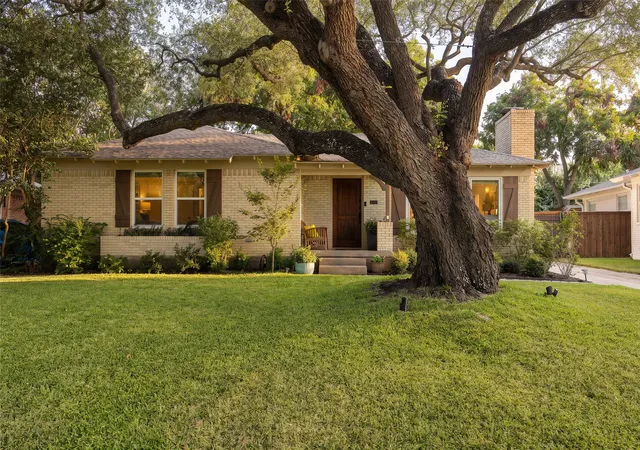 Photo 1 of Sale Pending at 6534 Winton St, Dallas, TX 75214 | MLS# 21360208 | Listing updated on 2026-09-09