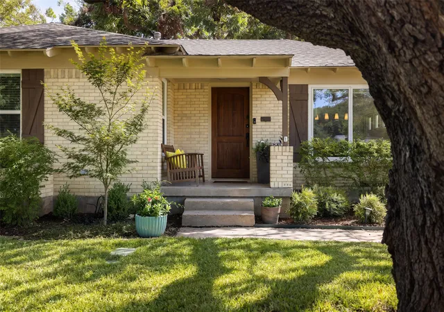 Photo 3 of Sale Pending at 6534 Winton St, Dallas, TX 75214 | MLS# 21360208 | Listing updated on 2026-09-09