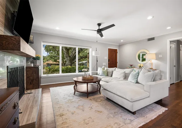 Photo 3 of Sale Pending at 6534 Winton St, Dallas, TX 75214 | MLS# 21360208 | Listing updated on 2026-09-09