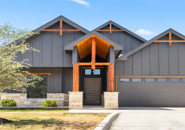 Photo 2 of Single family home for sale at 3201 Nw 33rd St, Fort Worth, TX 76106 | MLS# 21360478 | Listing updated on 2026-09-11