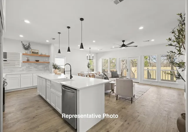 Photo 4 of Single family home for sale at 941 Robinhood Blvd, Mesquite, TX 75149 | MLS# 21360461 | Listing updated on 2026-09-07