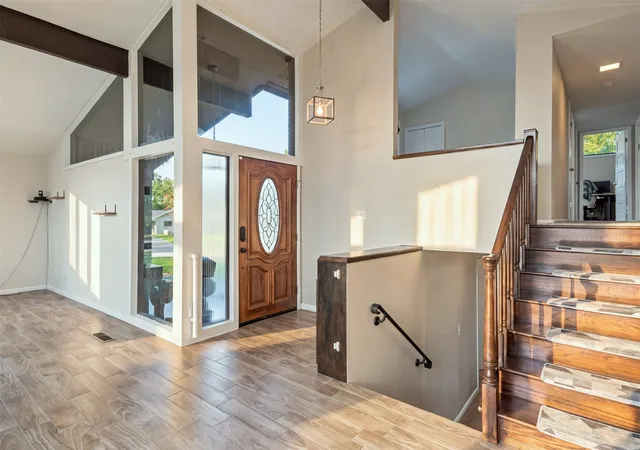 Photo 3 of Single family home for sale at 2811 Crowley Ct, Arlington, TX 76012 | MLS# 21360074 | Listing updated on 2026-09-13