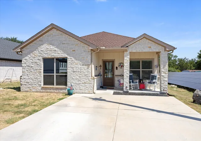 Photo 1 of Single family home for sale at 1608 Ridgeview Trl, Granbury, TX 76048 | MLS# 21356044 | Listing updated on 2026-09-16
