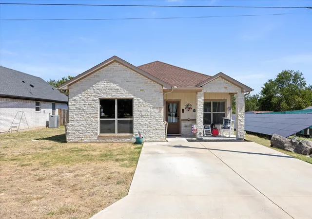 Photo 3 of Single family home for sale at 1608 Ridgeview Trl, Granbury, TX 76048 | MLS# 21356044 | Listing updated on 2026-09-16