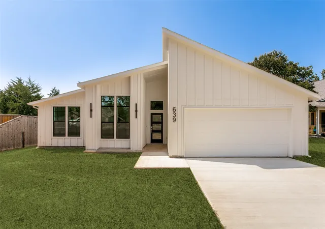 Photo 1 of Single family home for sale at 639 Matador, Little Elm, TX 75068 | MLS# 21360481 | Listing updated on 2026-09-12