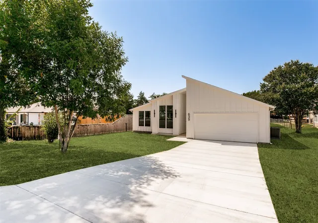 Photo 2 of Single family home for sale at 639 Matador, Little Elm, TX 75068 | MLS# 21360481 | Listing updated on 2026-09-12
