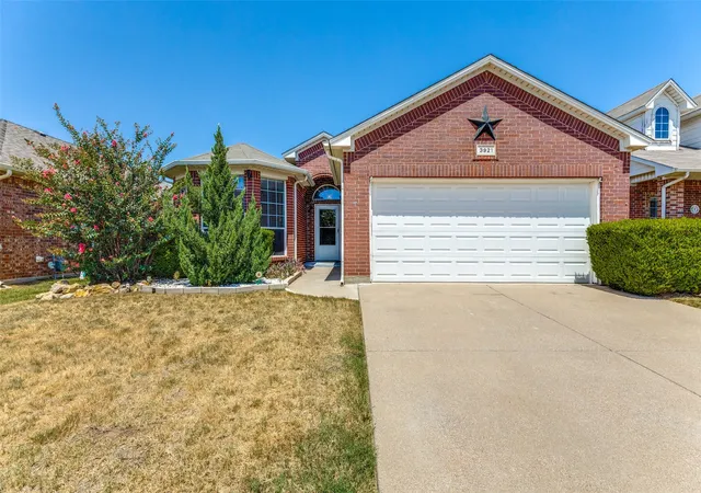 Photo 1 of Single family home for sale at 3921 Old Richwood Ln, Fort Worth, TX 76244 | MLS# 21360410 | Listing updated on 2026-09-13