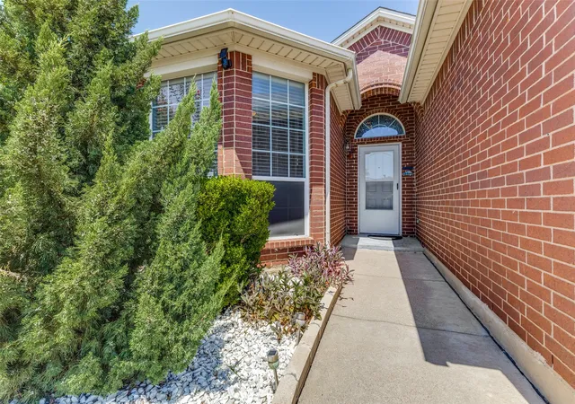 Photo 3 of Single family home for sale at 3921 Old Richwood Ln, Fort Worth, TX 76244 | MLS# 21360410 | Listing updated on 2026-09-13