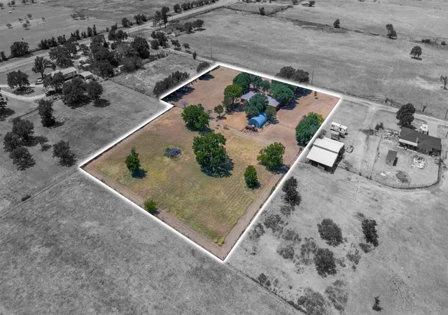 Photo 2 of Single family home for sale at 805 S Swanson Rd, Mineral Wells, TX 76067 | MLS# 21358508 | Listing updated on 2026-10-06