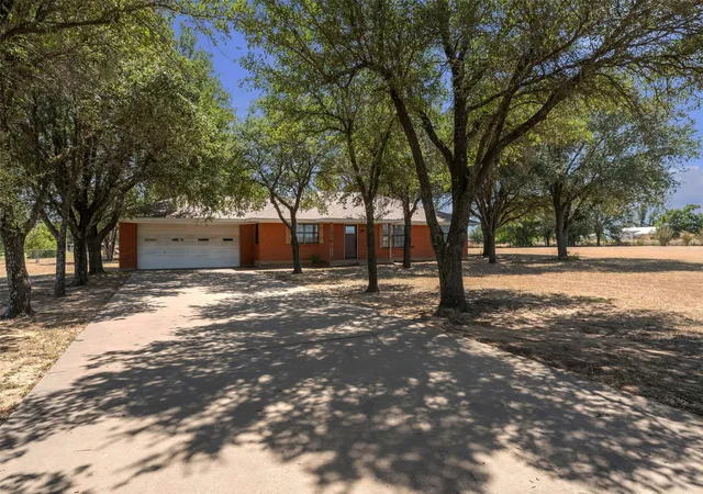 Photo 1 of Single family home for sale at 805 S Swanson Rd, Mineral Wells, TX 76067 | MLS# 21358508 | Listing updated on 2026-10-06