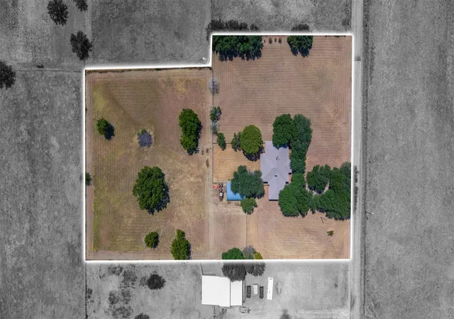 Photo 34 of Single family home for sale at 805 S Swanson Rd, Mineral Wells, TX 76067 | MLS# 21358508 | Listing updated on 2026-10-06