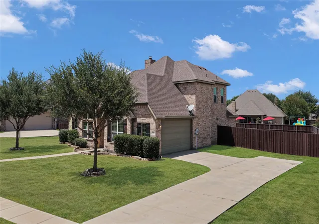 Photo 3 of Single family home for sale at 408 Montpelier Ln, Red Oak, TX 75154 | MLS# 21360620 | Listing updated on 2026-09-14