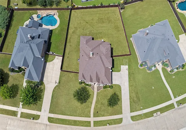 Photo 4 of Single family home for sale at 408 Montpelier Ln, Red Oak, TX 75154 | MLS# 21360620 | Listing updated on 2026-09-14