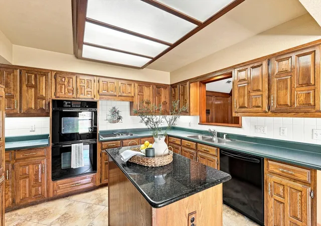 Photo 3 of Single family home for sale at 205 Split Rock Ter, Red Oak, TX 75154 | MLS# 21353908 | Listing updated on 2026-09-12